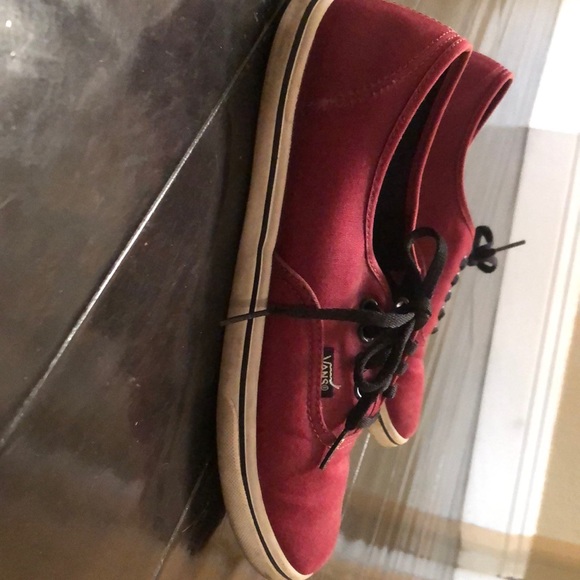 Red vans - Picture 2 of 5